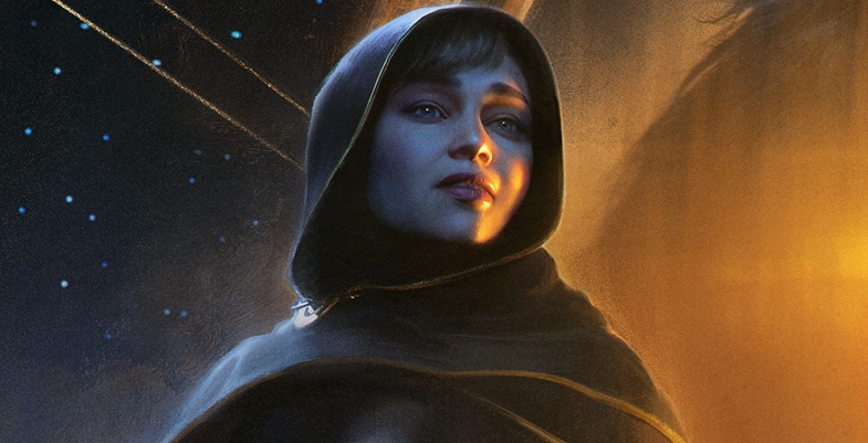 Portrait de Qi'ra portant une cape avec la capuche relevée, éclairée par une lumière chaude à droite et des étoiles visibles en arrière-plan.