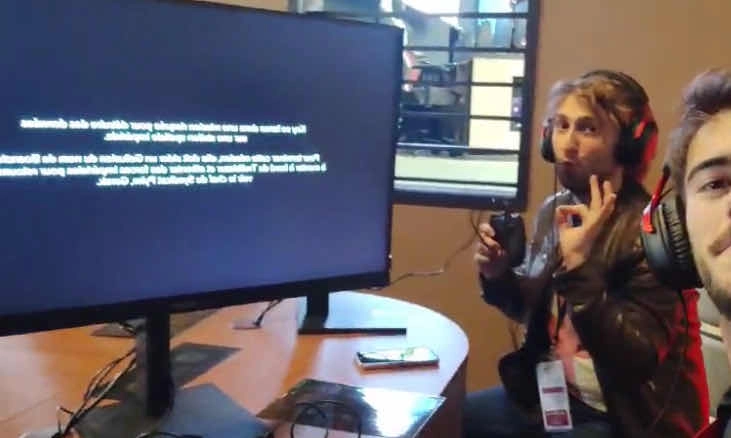 Romain devant un ordinateur qui joue Star Wars : Outlaws.