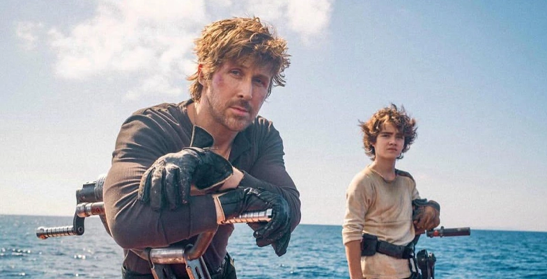 Ryan Gosling et Flynn Gray sur une plateforme en mer, traces de blessures, ambiance survie et tension.